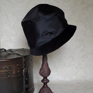 1920's Vintage Cloche Lined Hat