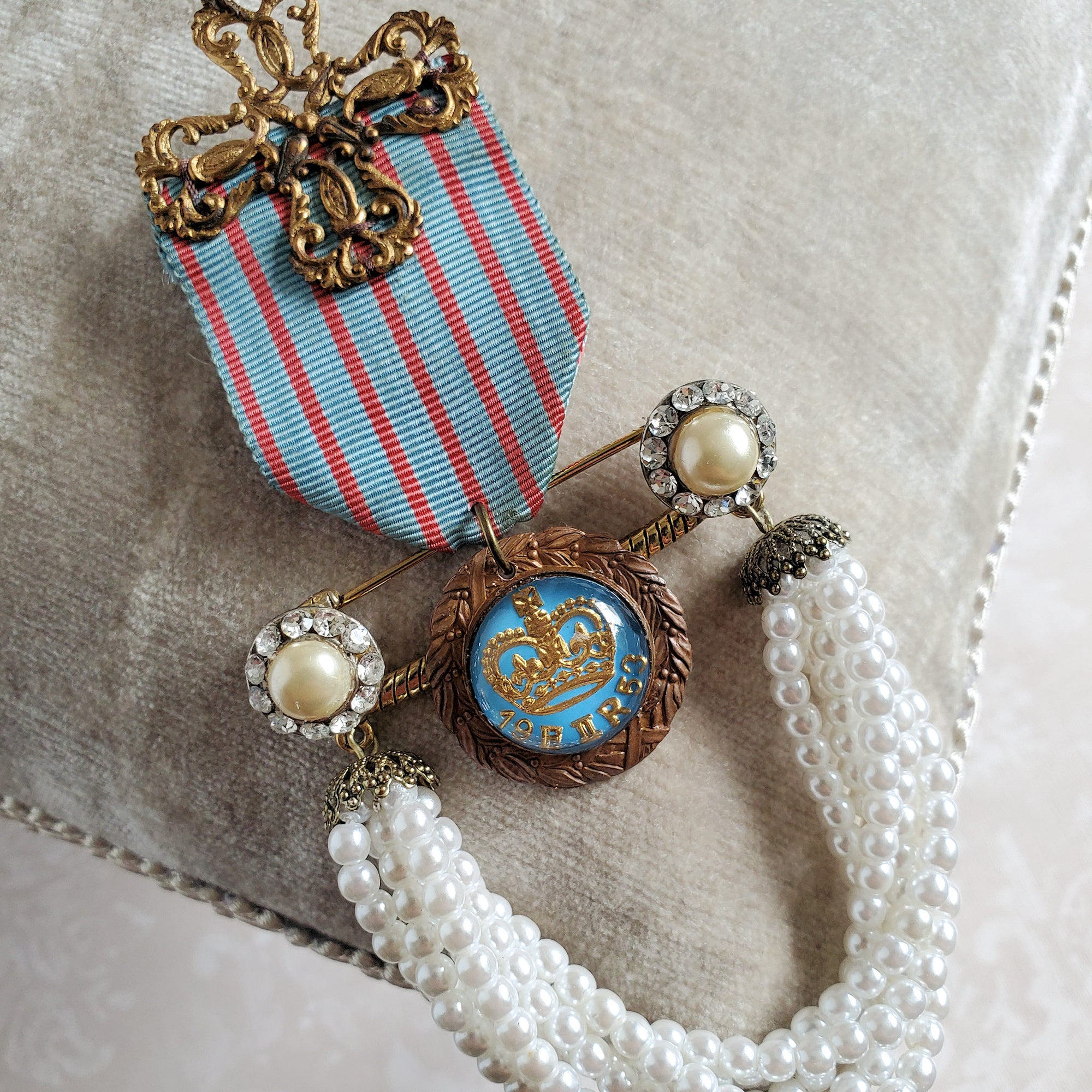 Brooch Pin with Pearls