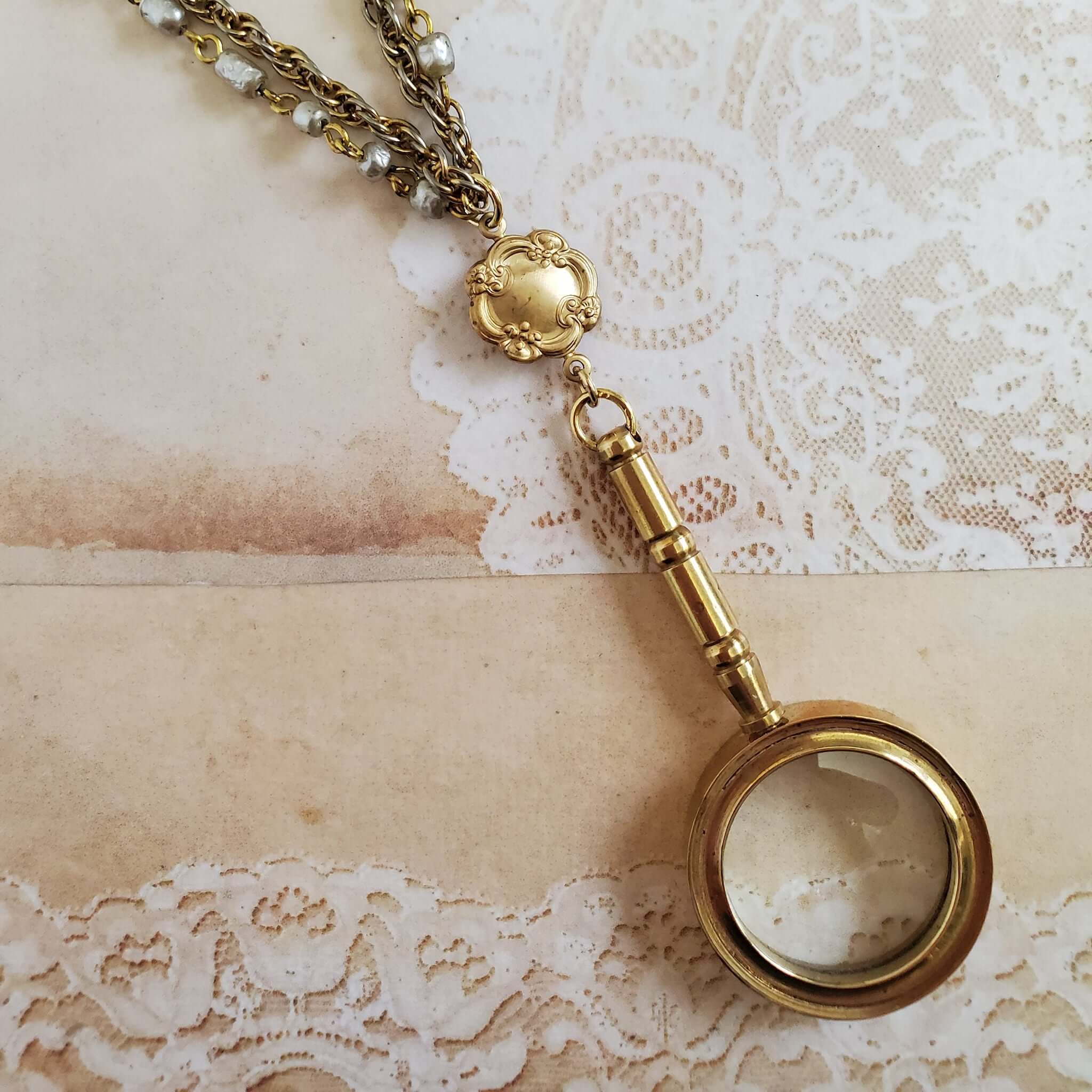 Magnifying Glass Pendant Necklace SEEKING