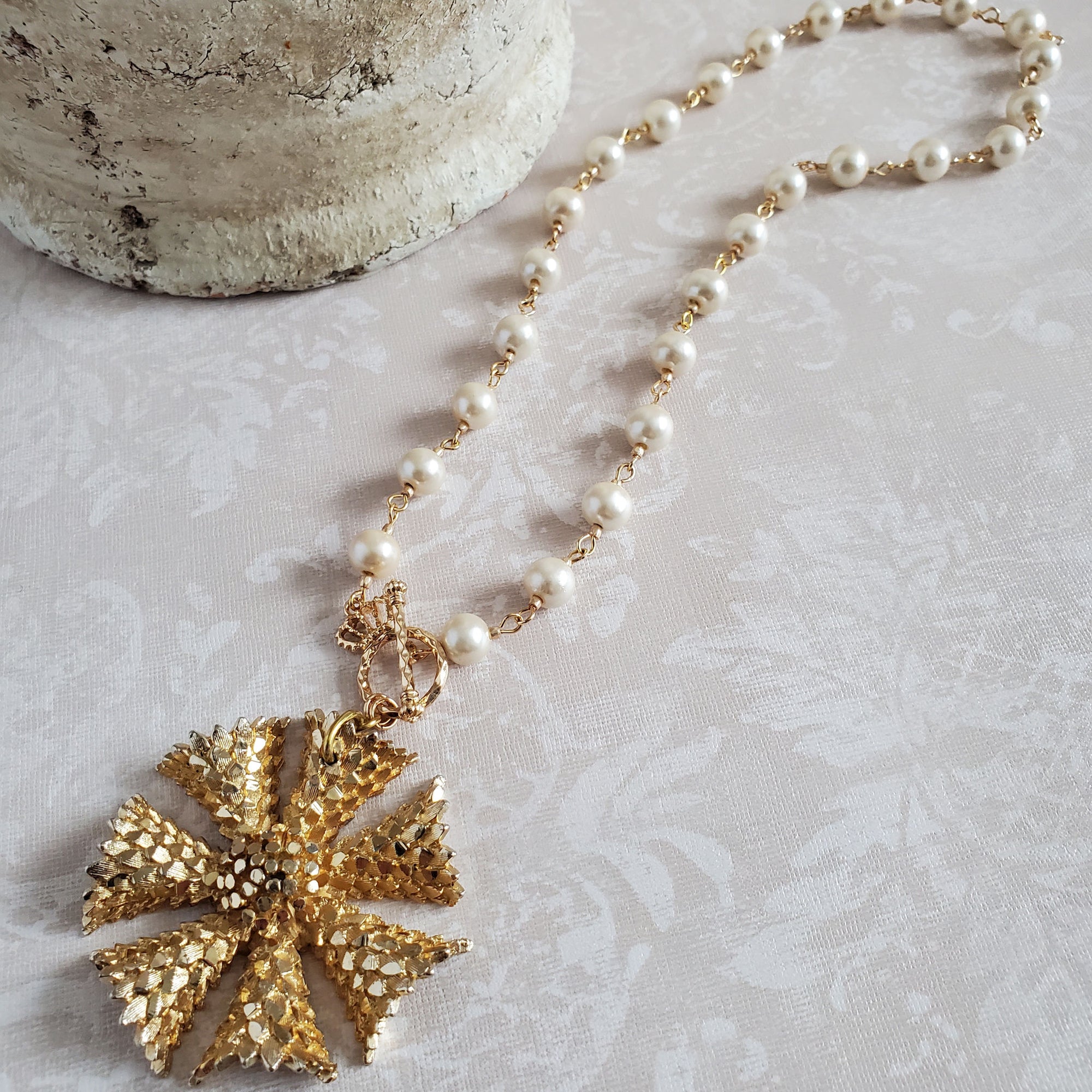 Modernist style, gold tone, ornate vintage pendant necklace.