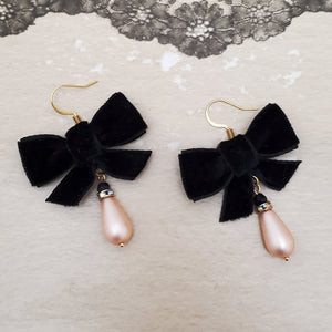 Black velvet bow earrings with pink pearls
