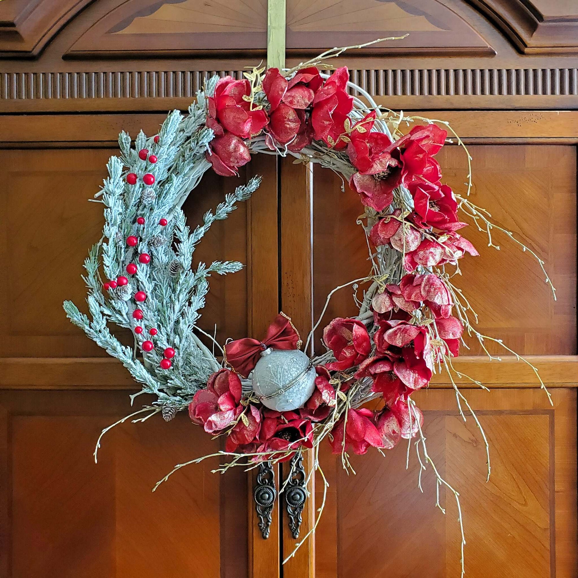 Red and White Christmas Wreath