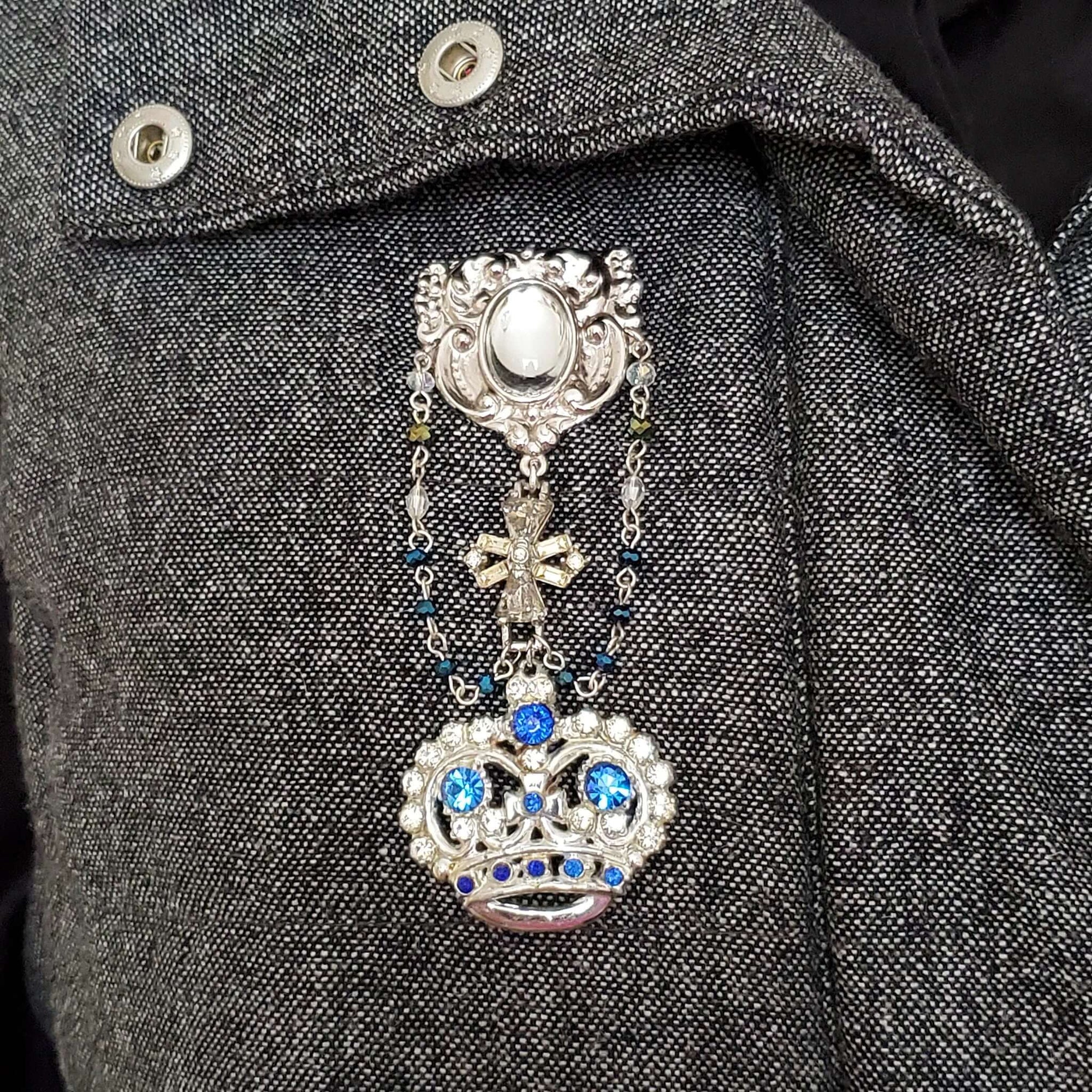 Vintage rhinestone crown brooch pin 