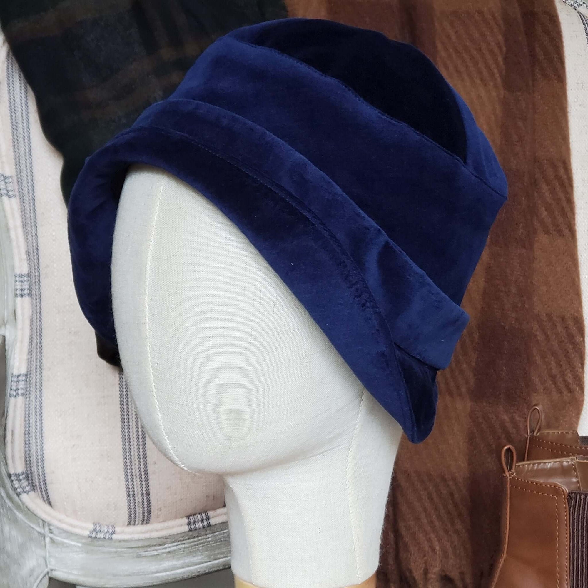 1920's Style Velvet Cloche Hat in Navy