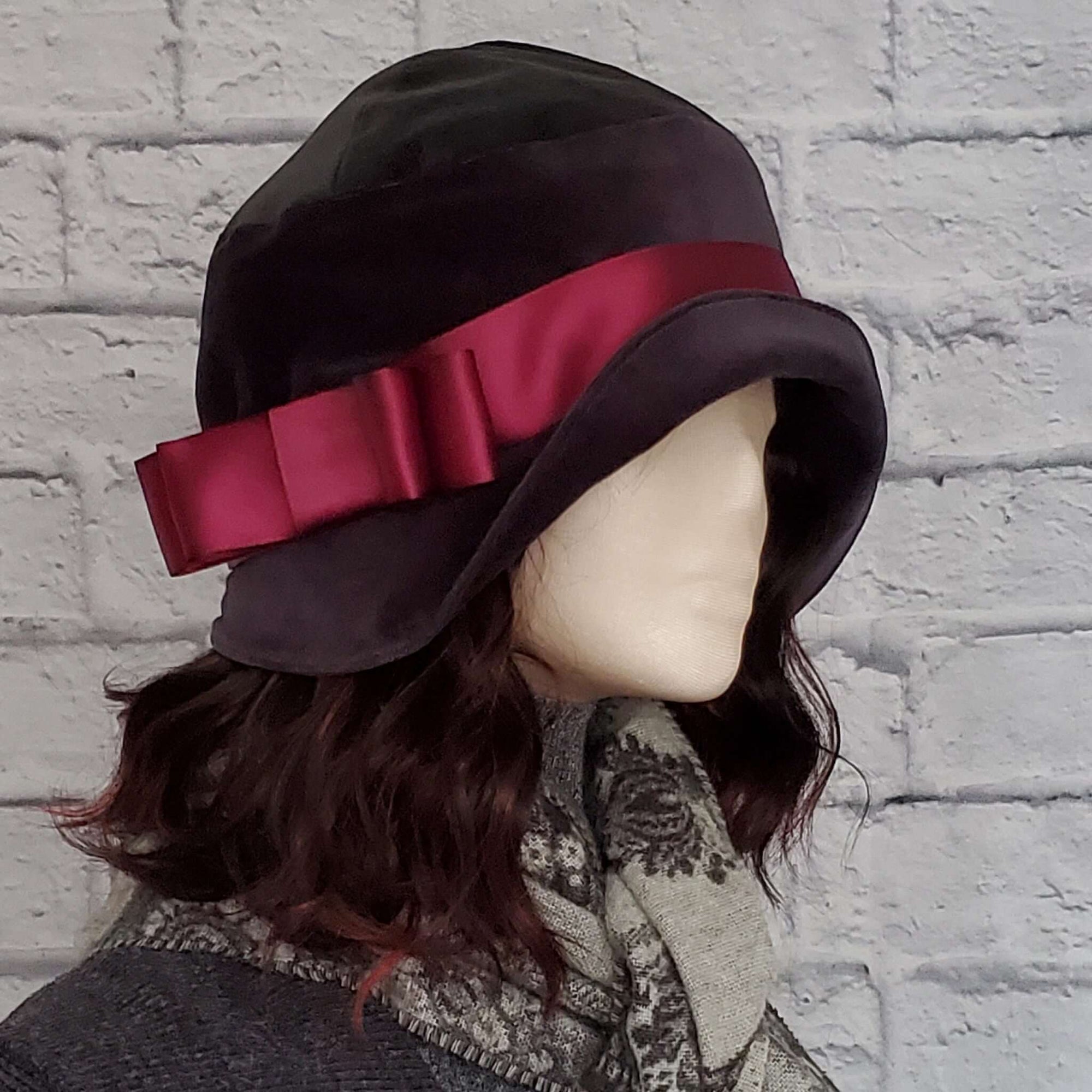 Women's Velvet Vintage Cloche Hat