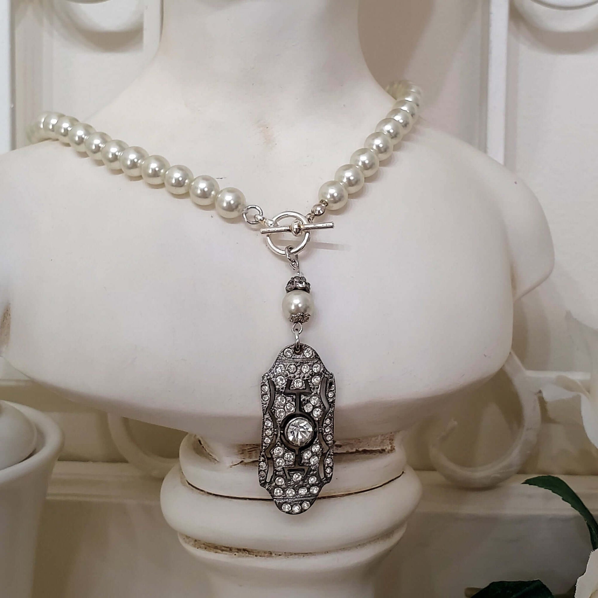 Short Pearl Necklace with Art Deco Pendant