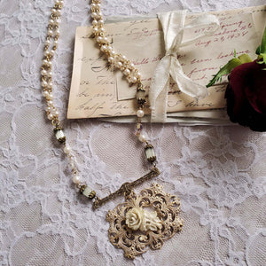 Women's Vintage Pearl Necklace